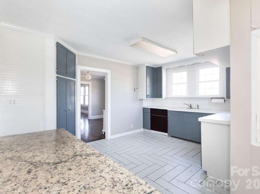 1402 Brantley Road, Kannapolis, NC 28083.  MLS# CAR4320766, YatesRealty ID 18145. 