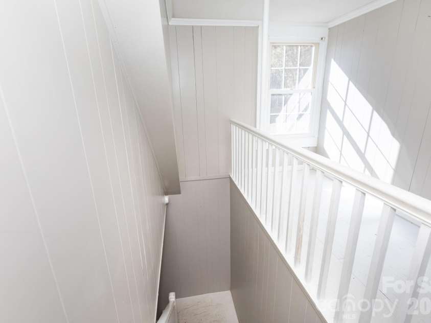 1402 Brantley Road, Kannapolis, NC 28083.  MLS# CAR4320766, YatesRealty ID 18145. Stairwell / Reading Nook