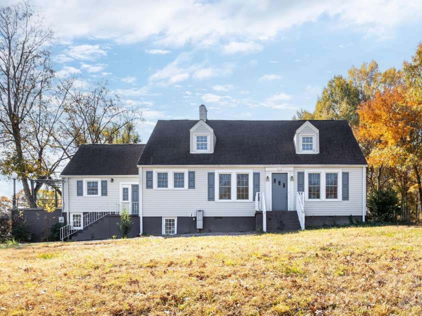 1402 Brantley Road, Kannapolis, NC 28083.  MLS# CAR4320766, YatesRealty ID 18145. Welcome Home