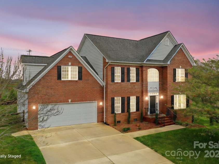 1919 46th Avenue Drive, Hickory, NC 28601.  MLS# CAR4298483, YatesRealty ID 18145. 