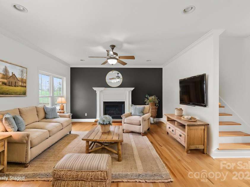 1919 46th Avenue Drive, Hickory, NC 28601.  MLS# CAR4298483, YatesRealty ID 18145. 