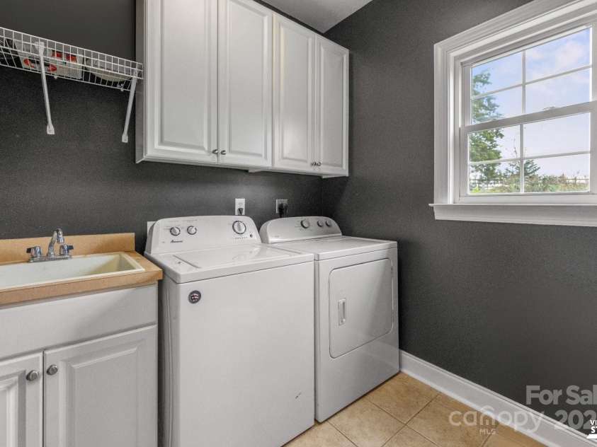 1919 46th Avenue Drive, Hickory, NC 28601.  MLS# CAR4298483, YatesRealty ID 18145. 