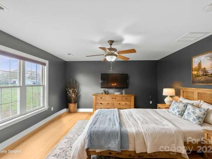 1919 46th Avenue Drive, Hickory, NC 28601.  MLS# CAR4298483, YatesRealty ID 18145. 