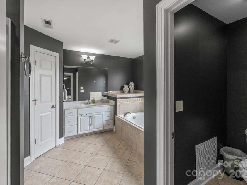 1919 46th Avenue Drive, Hickory, NC 28601.  MLS# CAR4298483, YatesRealty ID 18145. 