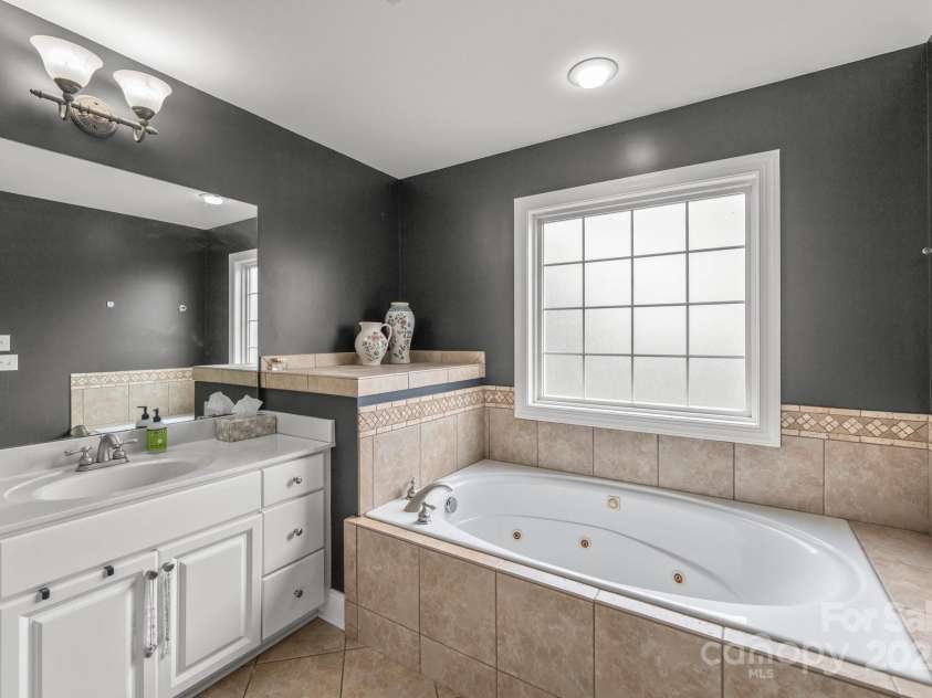 1919 46th Avenue Drive, Hickory, NC 28601.  MLS# CAR4298483, YatesRealty ID 18145. 