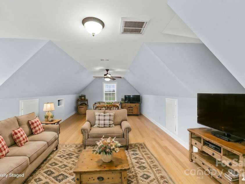 1919 46th Avenue Drive, Hickory, NC 28601.  MLS# CAR4298483, YatesRealty ID 18145. 