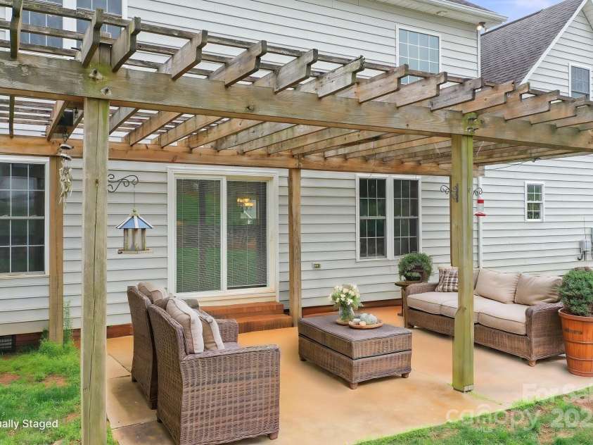 1919 46th Avenue Drive, Hickory, NC 28601.  MLS# CAR4298483, YatesRealty ID 18145. 