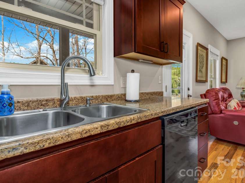 122 Craggy Street, Black Mountain, NC 28711.  MLS# CAR4362771, YatesRealty ID 18146. 