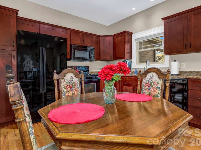 122 Craggy Street, Black Mountain, NC 28711.  MLS# CAR4362771, YatesRealty ID 18146. 