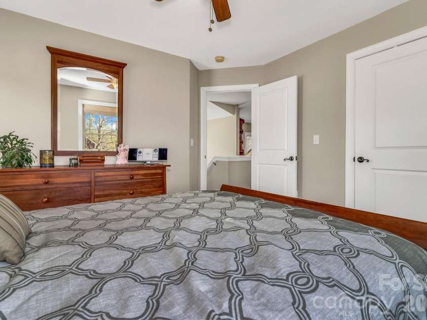 122 Craggy Street, Black Mountain, NC 28711.  MLS# CAR4362771, YatesRealty ID 18146. 