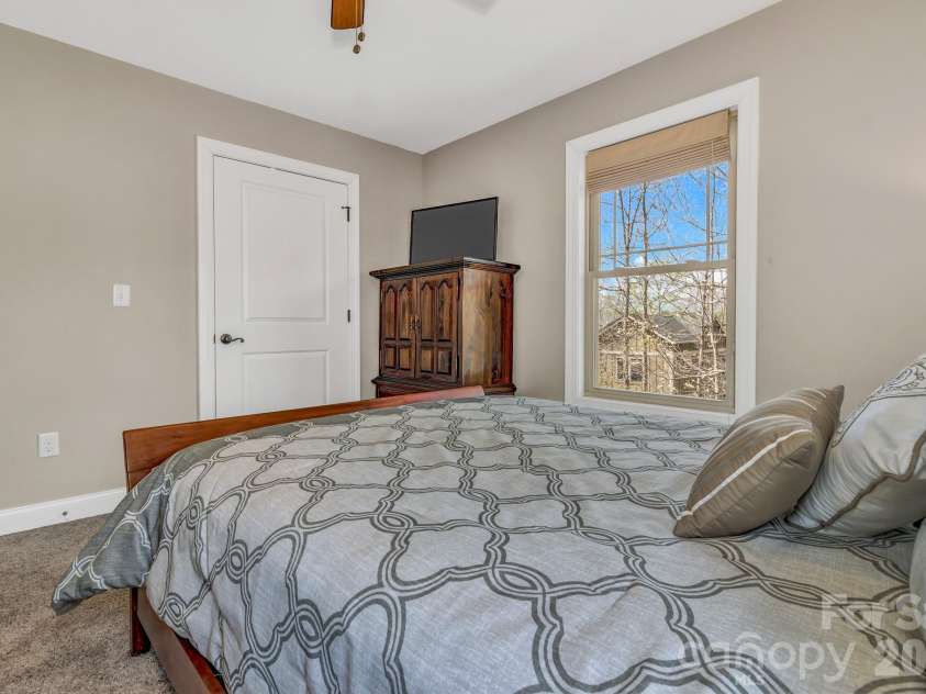 122 Craggy Street, Black Mountain, NC 28711.  MLS# CAR4362771, YatesRealty ID 18146. 