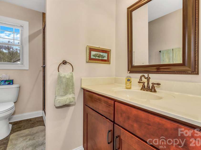 122 Craggy Street, Black Mountain, NC 28711.  MLS# CAR4362771, YatesRealty ID 18146. Upper full bathroom.