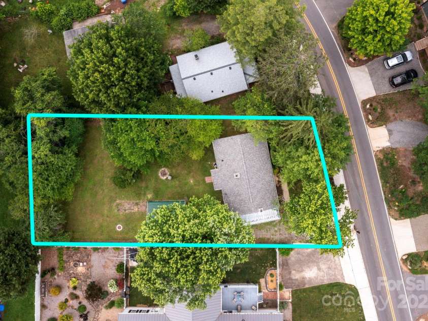 189 Onteora Boulevard, Asheville, NC 28803.  MLS# CAR4266756, YatesRealty ID 18146. Large .25 Acre Lot