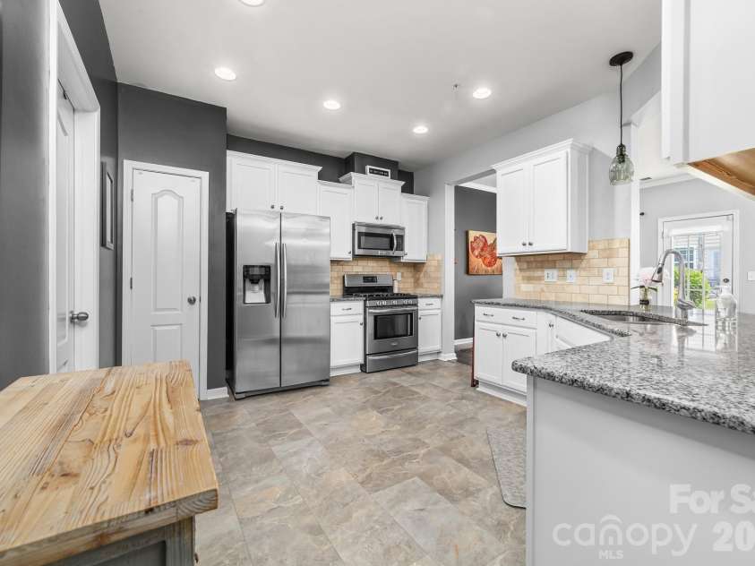 113 Clarendon Street, Mooresville, NC 28117.  MLS# CAR4375721, YatesRealty ID 18147. Kitchen