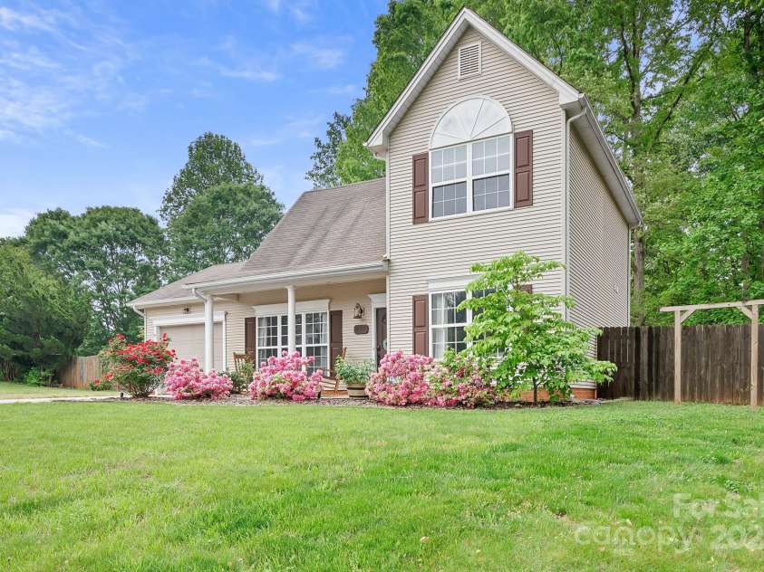 137 Valley Glen Drive, Troutman, NC 28166.  MLS# CAR4251325, YatesRealty ID 18147. 