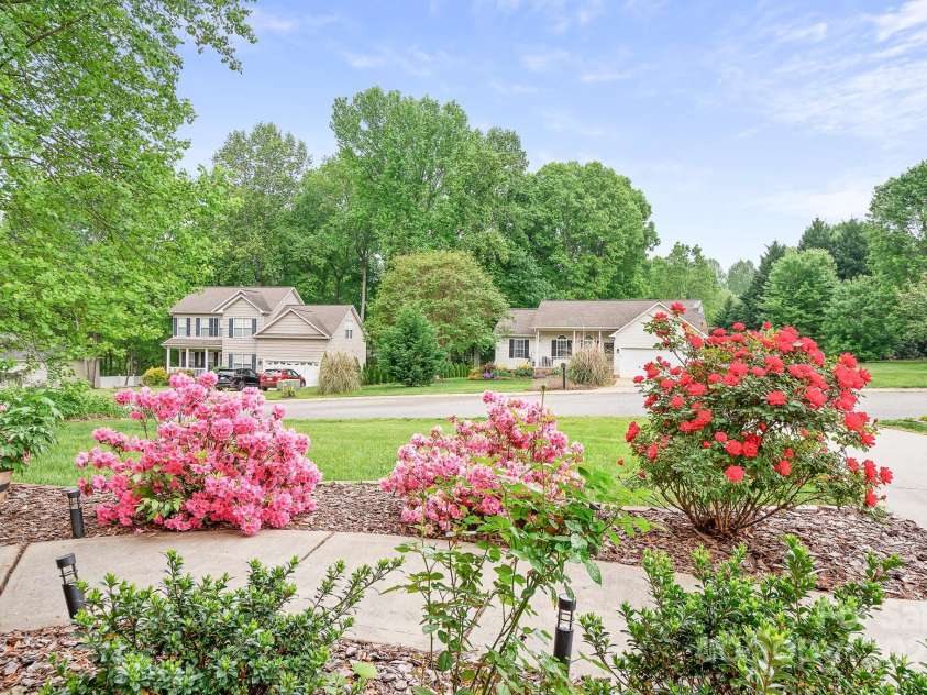 137 Valley Glen Drive, Troutman, NC 28166.  MLS# CAR4251325, YatesRealty ID 18147. 