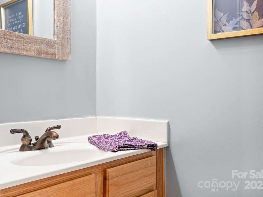 137 Valley Glen Drive, Troutman, NC 28166.  MLS# CAR4251325, YatesRealty ID 18147. Half Bath