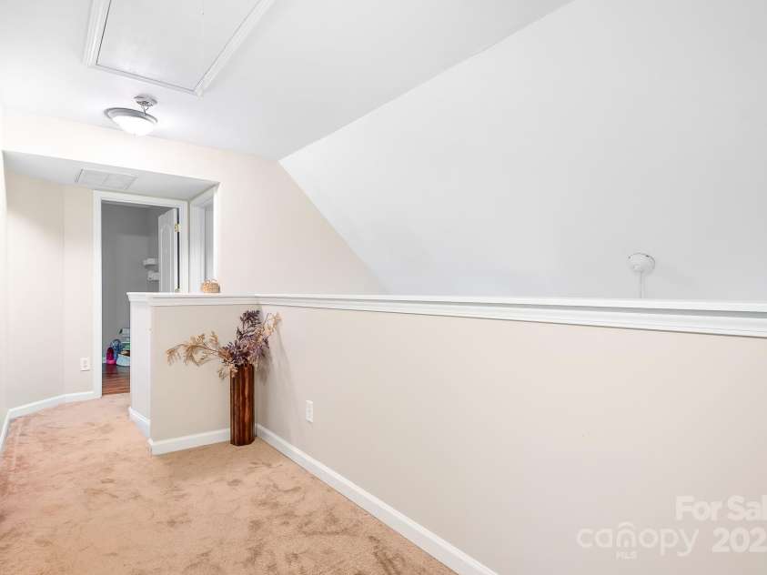 137 Valley Glen Drive, Troutman, NC 28166.  MLS# CAR4251325, YatesRealty ID 18147. Loft