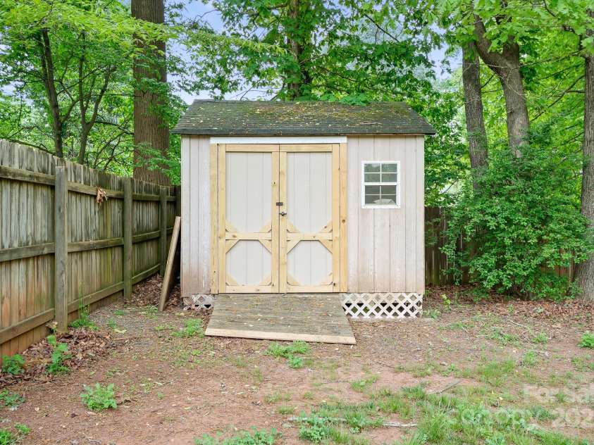 137 Valley Glen Drive, Troutman, NC 28166.  MLS# CAR4251325, YatesRealty ID 18147. Out building