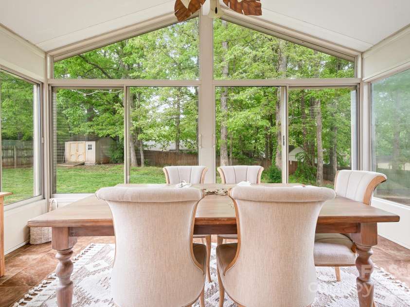 137 Valley Glen Drive, Troutman, NC 28166.  MLS# CAR4251325, YatesRealty ID 18147. Sinroom