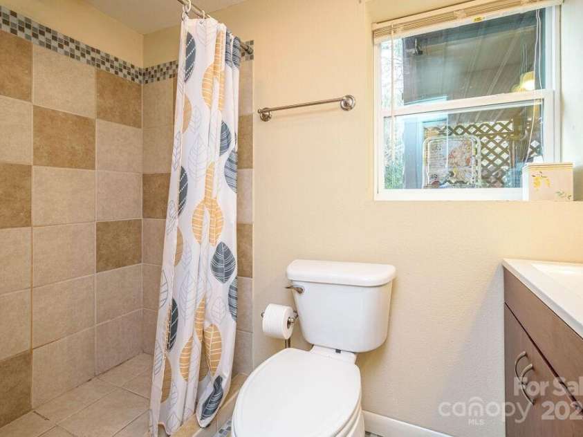 520 Corbly Drive, Hendersonville, NC 28739.  MLS# CAR4214880, YatesRealty ID 18148. Basement Bathroom