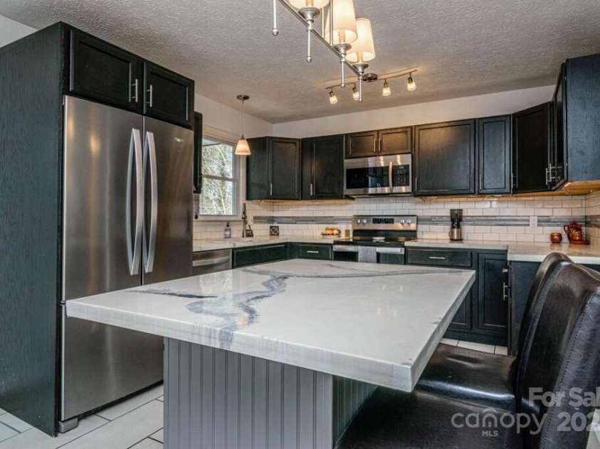 520 Corbly Drive, Hendersonville, NC 28739.  MLS# CAR4214880, YatesRealty ID 18148. Kitchen