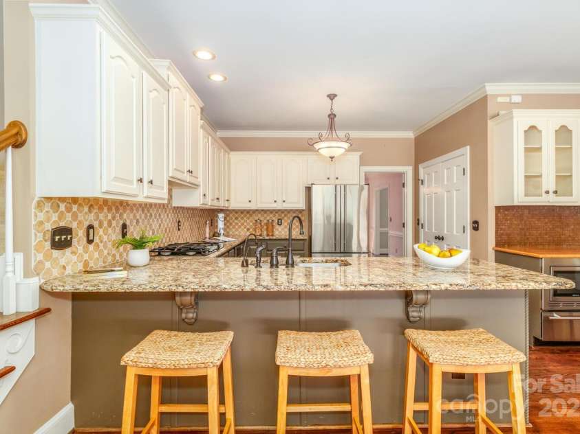 1233 Weymouth Lane, Charlotte, NC 28270.  MLS# CAR4247892, YatesRealty ID 18149. 