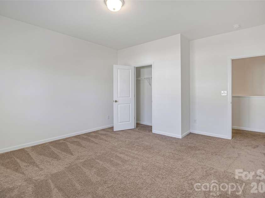 7008 Amberhouse Drive, Charlotte, NC 28212.  MLS# CAR4358844, YatesRealty ID 18149. 