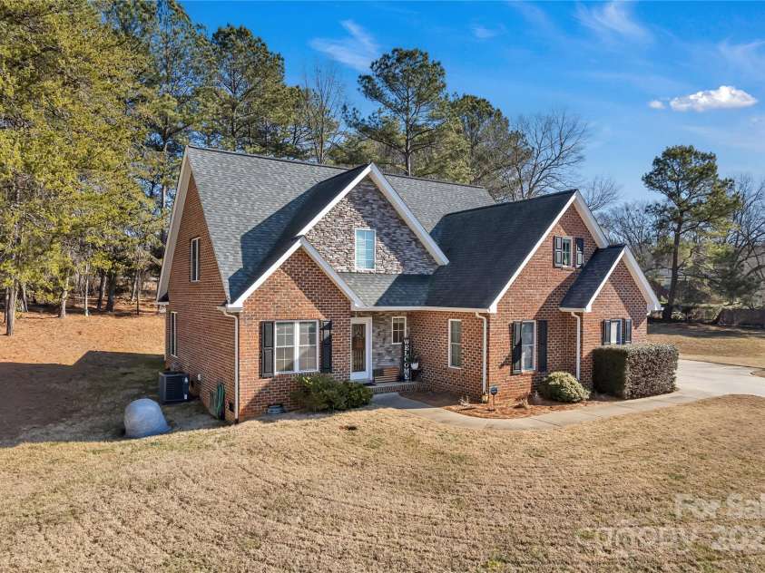 305 Goldfinch Court, Shelby, NC 28150.  MLS# CAR4215639, YatesRealty ID 1815. 