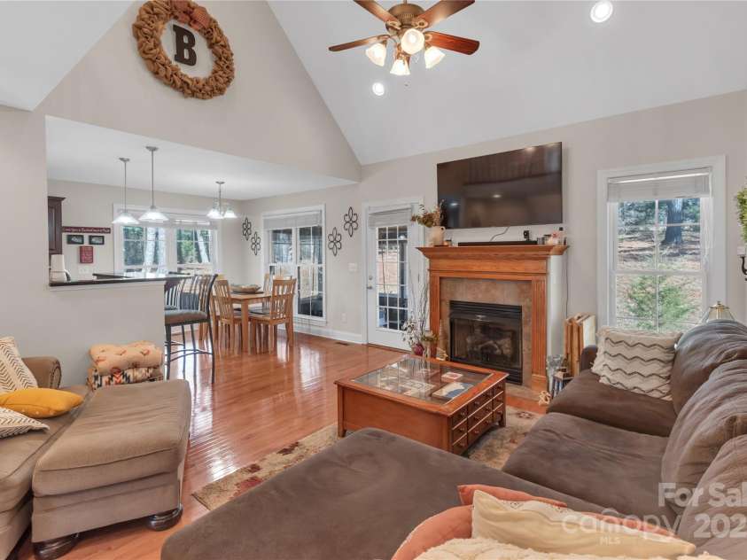 305 Goldfinch Court, Shelby, NC 28150.  MLS# CAR4215639, YatesRealty ID 1815. 