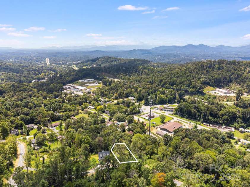 344 Espen Ridge, Asheville, NC 28804.  MLS# CAR4299021, YatesRealty ID 1815. 