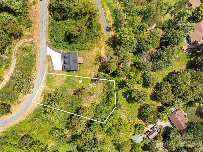 344 Espen Ridge, Asheville, NC 28804.  MLS# CAR4299021, YatesRealty ID 1815. 