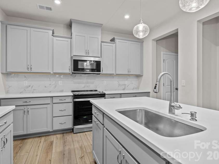 11246 Bartrams Way, Charlotte, NC 28278.  MLS# CAR4350001, YatesRealty ID 18150. 