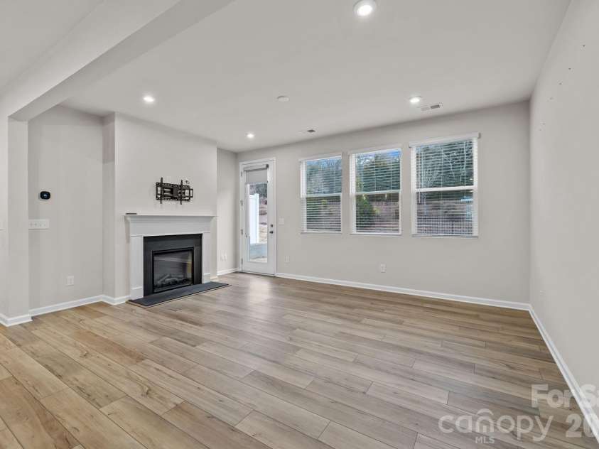 11246 Bartrams Way, Charlotte, NC 28278.  MLS# CAR4350001, YatesRealty ID 18150. 