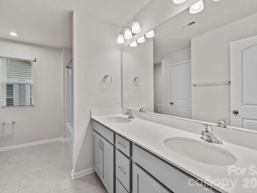 11246 Bartrams Way, Charlotte, NC 28278.  MLS# CAR4350001, YatesRealty ID 18150. 