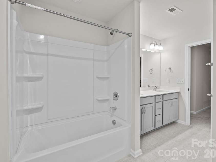 11246 Bartrams Way, Charlotte, NC 28278.  MLS# CAR4350001, YatesRealty ID 18150. 