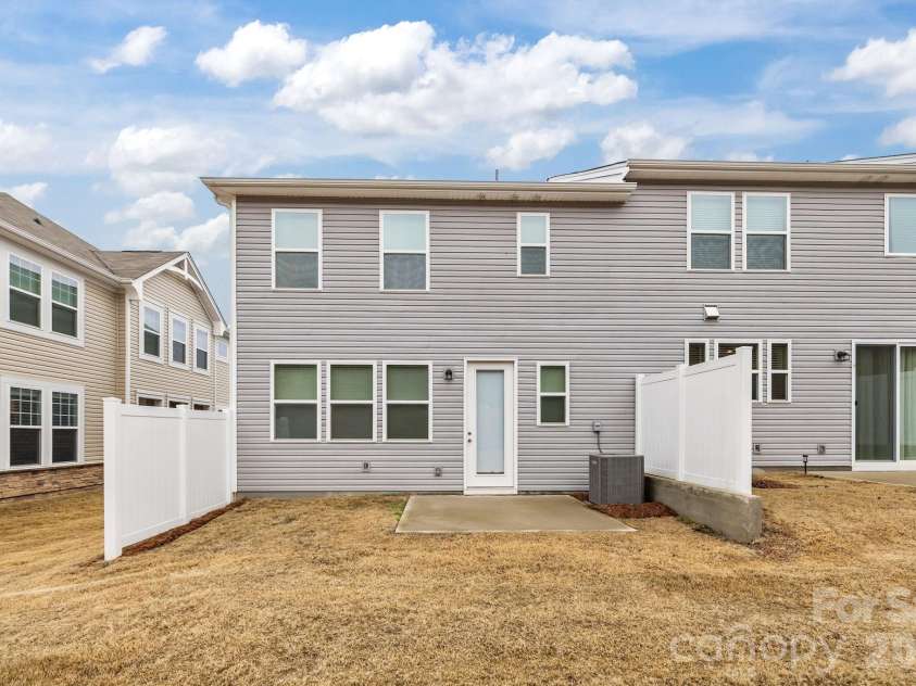 11246 Bartrams Way, Charlotte, NC 28278.  MLS# CAR4350001, YatesRealty ID 18150. 