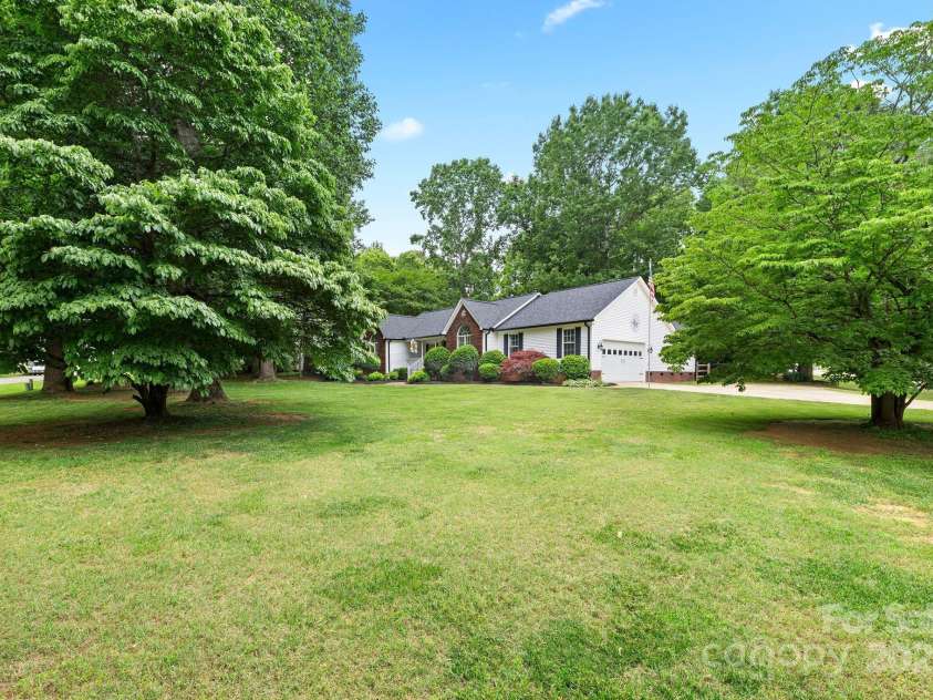 1004 Gracebrook Drive, Salisbury, NC 28147.  MLS# CAR4261357, YatesRealty ID 18152. 
