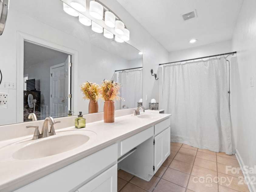 1004 Gracebrook Drive, Salisbury, NC 28147.  MLS# CAR4261357, YatesRealty ID 18152. 