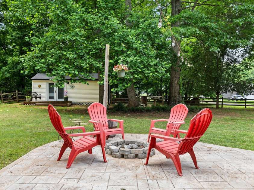 1004 Gracebrook Drive, Salisbury, NC 28147.  MLS# CAR4261357, YatesRealty ID 18152. 