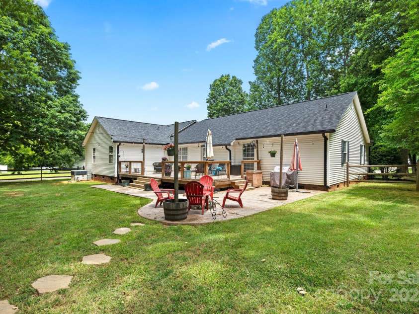 1004 Gracebrook Drive, Salisbury, NC 28147.  MLS# CAR4261357, YatesRealty ID 18152. 