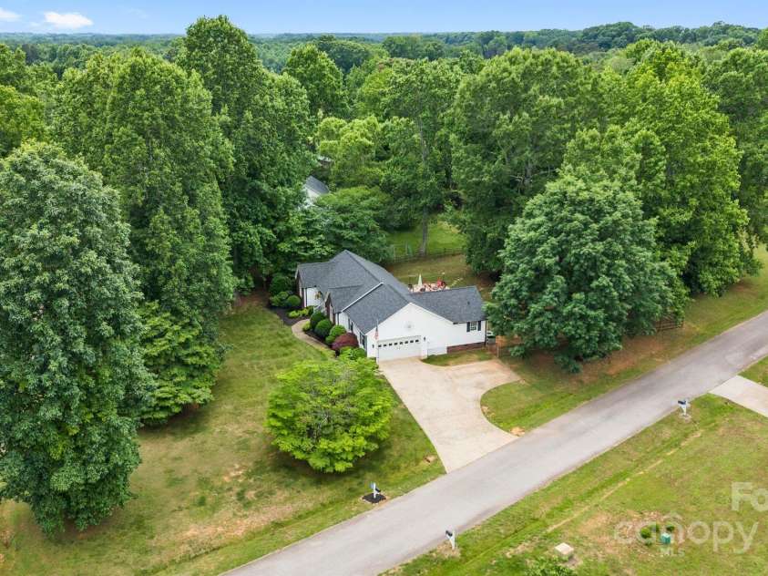 1004 Gracebrook Drive, Salisbury, NC 28147.  MLS# CAR4261357, YatesRealty ID 18152. 