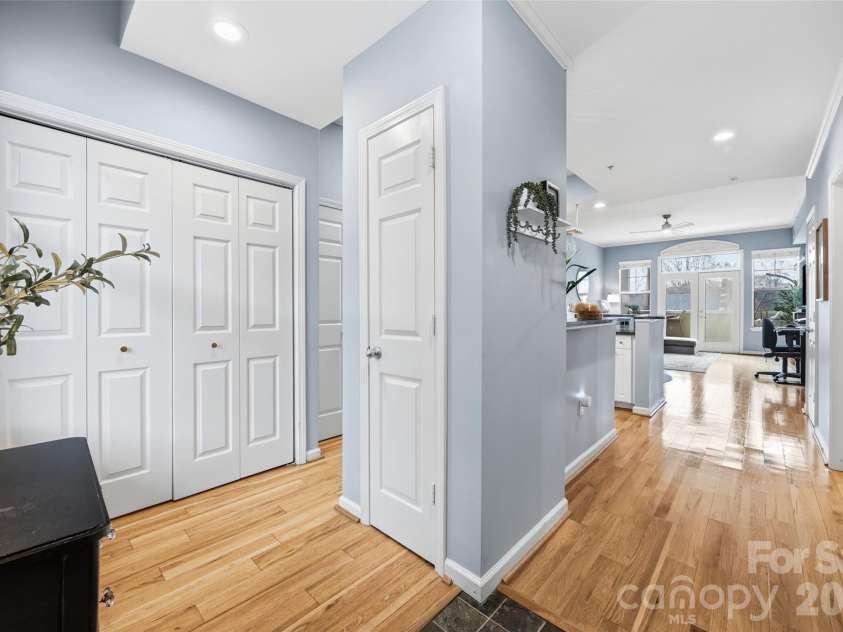 405 7th Street, Charlotte, NC 28202.  MLS# CAR4355522, YatesRealty ID 18152. 