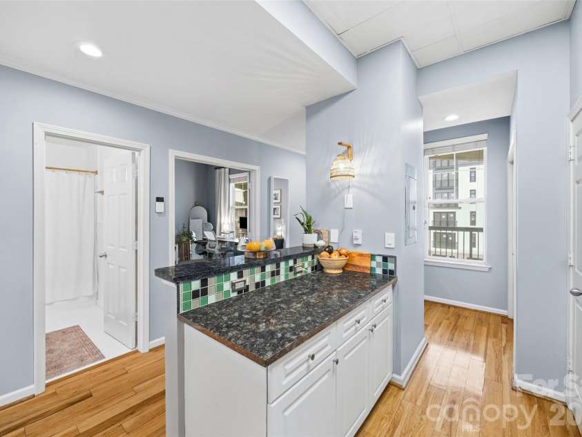 405 7th Street, Charlotte, NC 28202.  MLS# CAR4355522, YatesRealty ID 18152. 