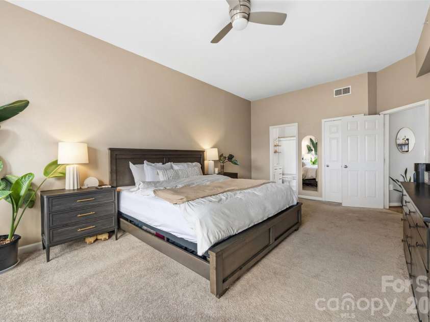405 7th Street, Charlotte, NC 28202.  MLS# CAR4355522, YatesRealty ID 18152. 