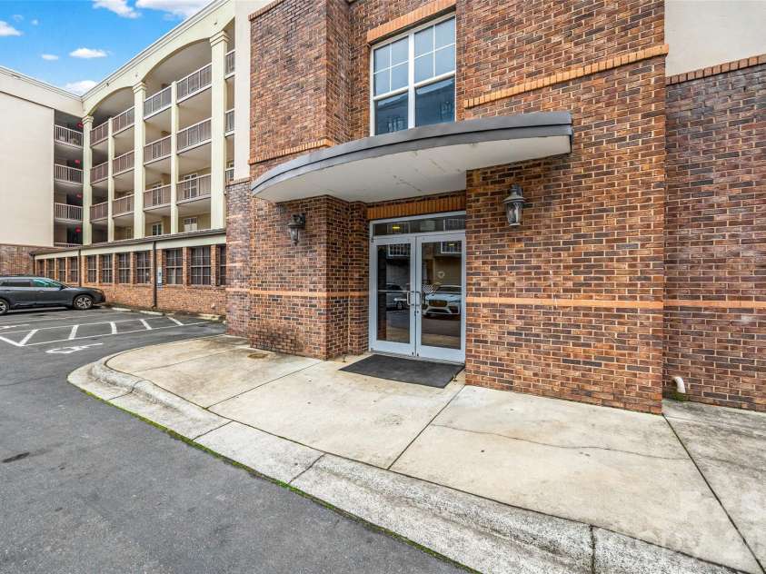 405 7th Street, Charlotte, NC 28202.  MLS# CAR4355522, YatesRealty ID 18152. 
