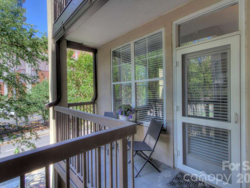 405 7th Street, Charlotte, NC 28202.  MLS# CAR4384927, YatesRealty ID 18152. 