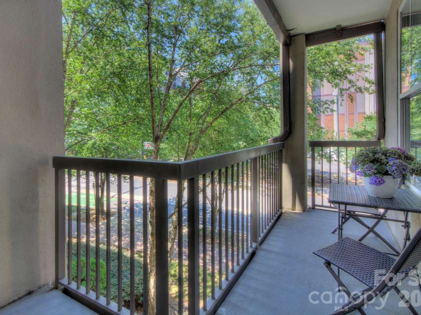 405 7th Street, Charlotte, NC 28202.  MLS# CAR4384927, YatesRealty ID 18152. 