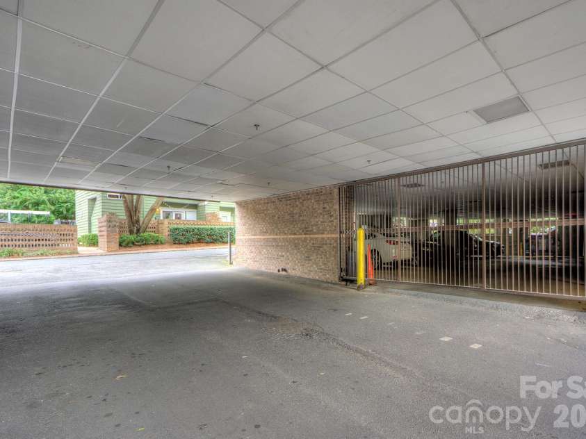405 7th Street, Charlotte, NC 28202.  MLS# CAR4384927, YatesRealty ID 18152. 