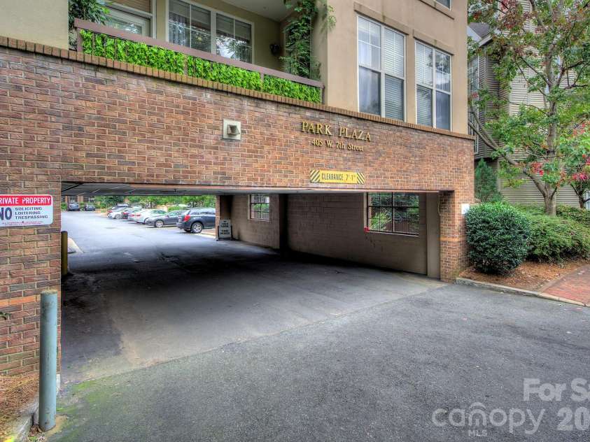 405 7th Street, Charlotte, NC 28202.  MLS# CAR4384927, YatesRealty ID 18152. 